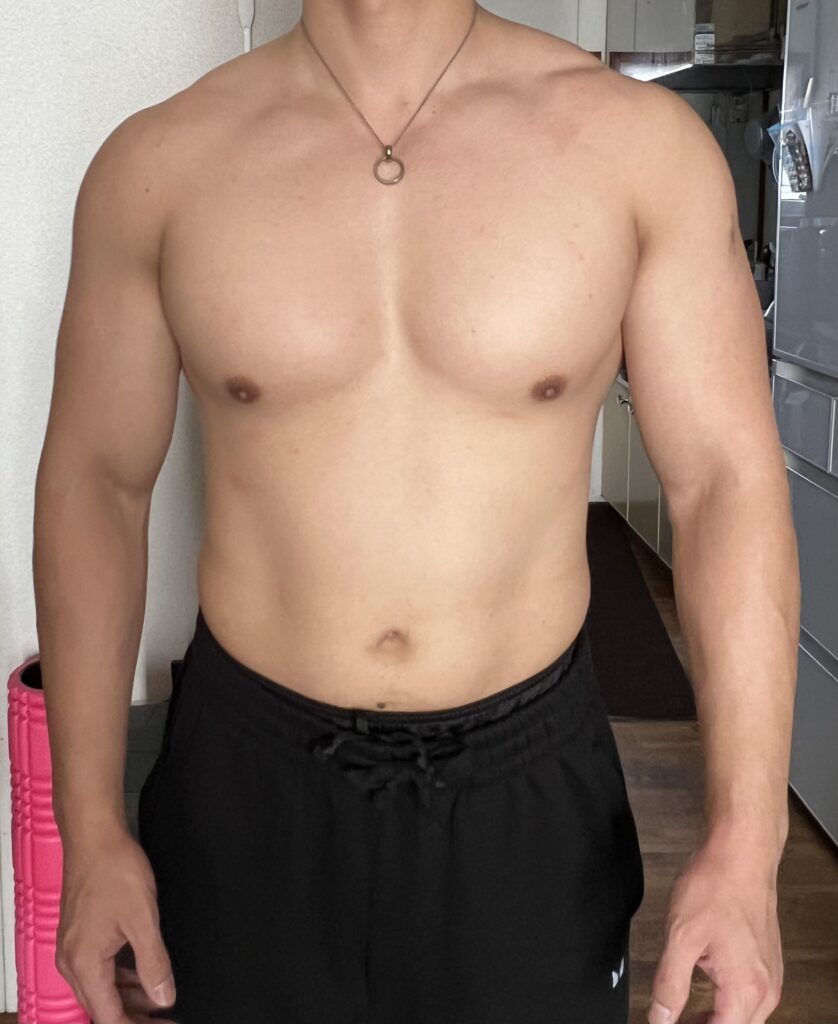 体脂肪率18.5%の男性の正面写真