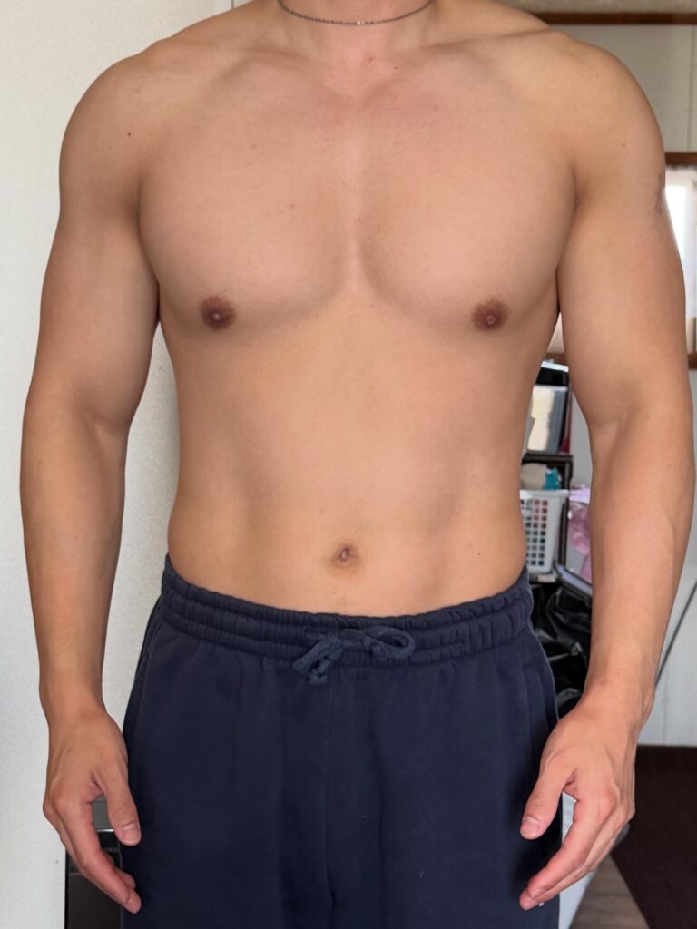 減量8週間の体型変化 正面 77.2kg 体脂肪率14.2%