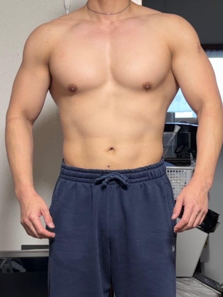 減量10週間の体型変化 正面 76.7kg 体脂肪率13.8%